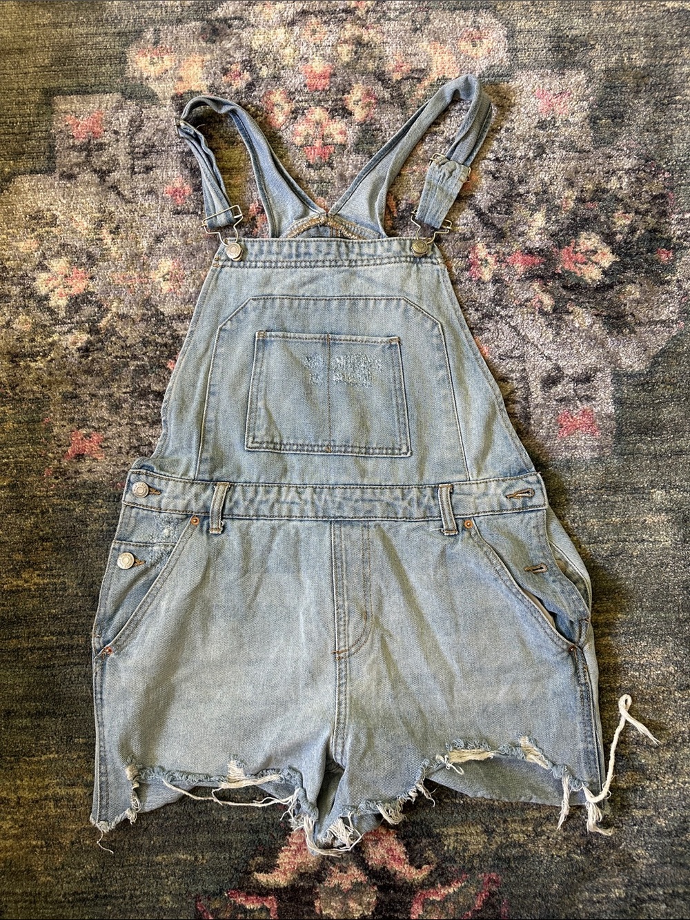 wild fable Light Blue Denim Distressed Short Overalls Size Medium Great Condit.